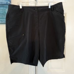 2 Oobē knee length shorts (women's)